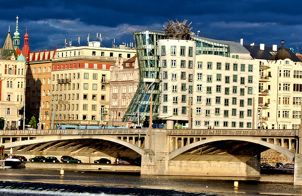 Frank O. Gehry, Vlado Milunić, Tančící dům, Ginger and Fred, Prague, Praha